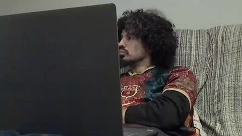 Snapshot of longnight5 chatting on January 18, 10:06 pm Alejandro Rulitos Twitter longnight55 Intagram 5longnight5 online show from January 18, 10:06 pm