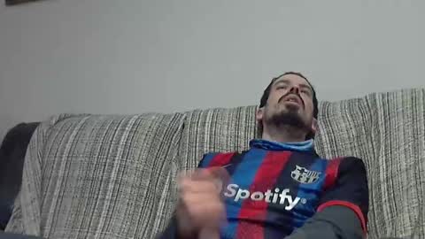 Snapshot of longnight5 chatting on February 10, 8:42 pm Alejandro Rulitos Twitter longnight55 Intagram 5longnight5 online show from February 10, 8:42 pm