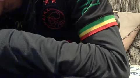 Snapshot of longnight5 chatting on February 22, 8:53 pm Alejandro Rulitos Twitter longnight55 Intagram 5longnight5 online show from February 22, 8:53 pm