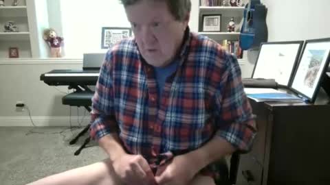 Snapshot of lonlynude chatting on April 2, 10:40 pm lonlynude online show from April 2, 10:40 pm