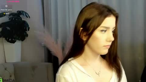 Snapshot of lonny_peach chatting on August 9, 3:23 am Luna online show from August 9, 3:23 am