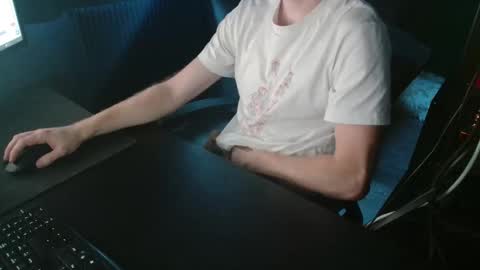 Snapshot of loofy_art chatting on November 1, 1:24 pm Loofy Art online show from November 1, 1:24 pm