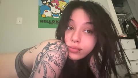 Snapshot of lookingforlona chatting on March 5, 2:57 pm lookingforlona online show from March 5, 2:57 pm