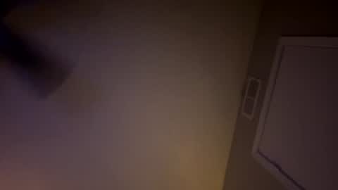 Snapshot of looknohands23 chatting on August 4, 5:32 am LookNoHands23 online show from August 4, 5:32 am