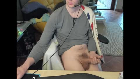 loomie online show from December 7, 11:29 am