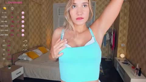 Snapshot of loookat_me chatting on October 12, 9:14 pm Jina online show from October 12, 9:14 pm