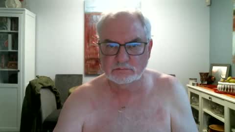 loop102 online show from May 6, 3:24 am