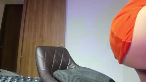 Snapshot of loovelymiia_ chatting on July 2, 4:46 pm Mia Aniston online show from July 2, 4:46 pm