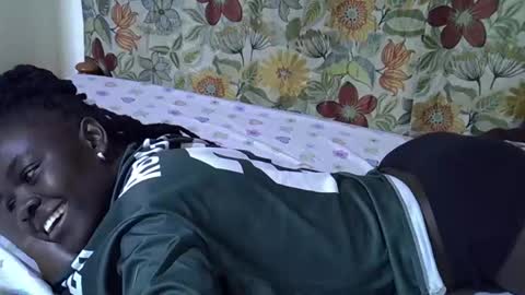 lora_amor online show from April 25, 4:15 am