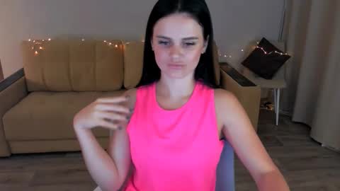 Lora Cain online show from September 11, 1:00 pm