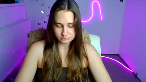Snapshot of lora_kisses chatting on June 23, 6:00 am Lora online show from June 23, 6:00 am