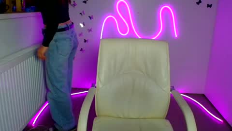 Snapshot of lora_kisses chatting on July 6, 5:26 am Lora online show from July 6, 5:26 am