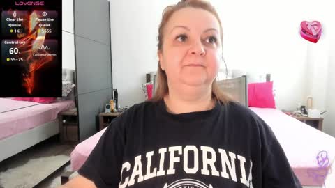 Snapshot of loraflame chatting on June 5, 10:10 am Lora online show from June 5, 10:10 am
