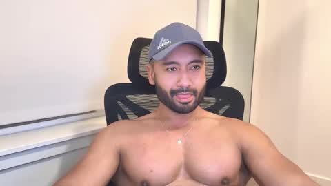 Snapshot of lordcalepecs chatting on May 31, 8:43 am Cale online show from May 31, 8:43 am