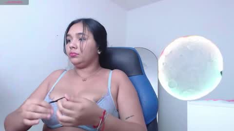 loreanis online show from February 8, 9:45 am