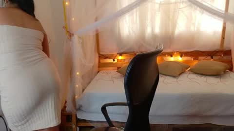 loreanis online show from March 12, 7:53 pm