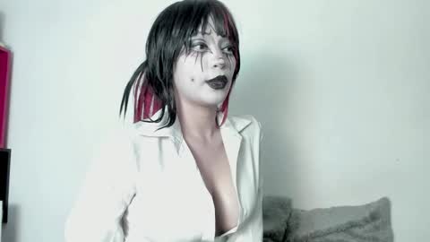 Lore Depp online show from March 4, 8:20 am