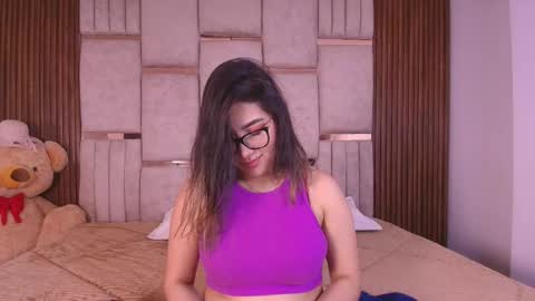  Lorein  online show from December 2, 9:10 pm