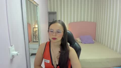 lorelaigiven online show from May 30, 12:24 pm
