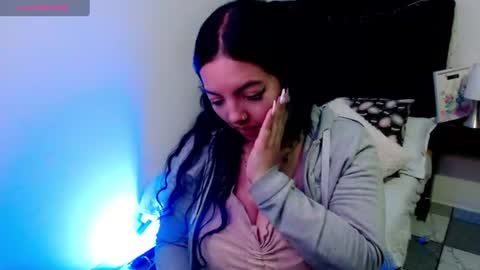 Snapshot of loren_44tits chatting on June 19, 9:51 pm Loren online show from June 19, 9:51 pm