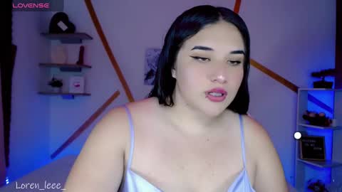 Snapshot of loren_leee chatting on March 2, 9:01 pm Loren online show from March 2, 9:01 pm