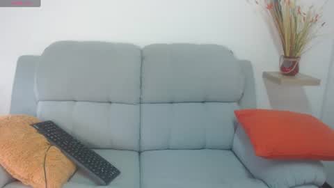 Snapshot of loren_queen_ chatting on August 4, 3:47 pm Loren online show from August 4, 3:47 pm