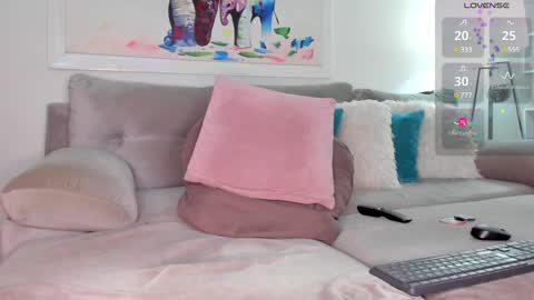 Snapshot of lorendolltsx chatting on December 12, 12:59 am Loren online show from December 12, 12:59 am