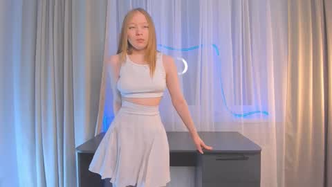 Lola   online show from December 15, 5:17 pm