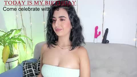 L O R E N online show from December 3, 1:53 pm