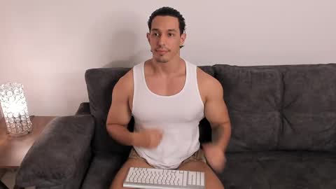 Snapshot of lorenzo_ferrec chatting on March 2, 12:42 am Lorenzo F online show from March 2, 12:42 am