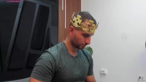  L O R E N Z O  Thumbs Up help  online show from November 1, 5:37 pm