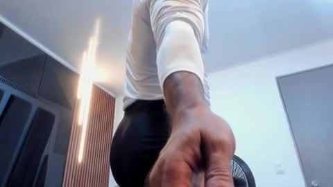  L O R E N Z O  Thumbs Up help  online show from November 24, 6:40 pm