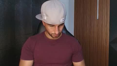  L O R E N Z O  Thumbs Up help  online show from January 8, 5:37 pm