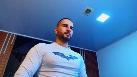  L O R E N Z O  Thumbs Up help  online show from April 25, 11:13 am