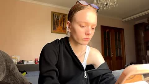 loretarobey online show from July 28, 9:59 am