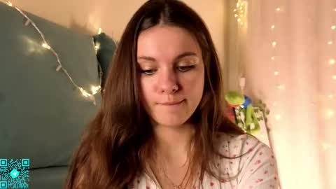 Snapshot of lorettadunnelli chatting on February 8, 5:05 pm Chloe for Fan BlackHole online show from February 8, 5:05 pm