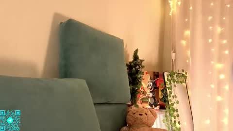 Snapshot of lorettadunnelli chatting on March 1, 5:15 pm Chloe for Fan BlackHole online show from March 1, 5:15 pm