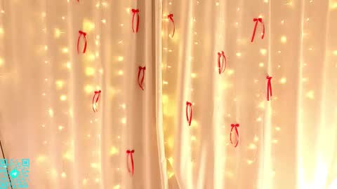 Snapshot of lorettadunnelli chatting on March 9, 5:50 pm Chloe for Fan BlackHole online show from March 9, 5:50 pm