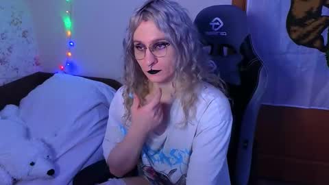 Lori -----------------------------------    online show from January 15, 2:10 pm