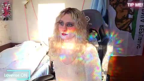 Lori -----------------------------------    online show from March 13, 1:18 pm