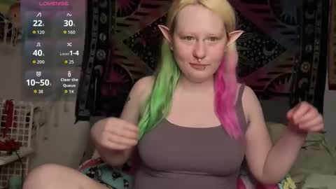 Snapshot of loricritter2 chatting on May 4, 10:22 am Lori Critter online show from May 4, 10:22 am