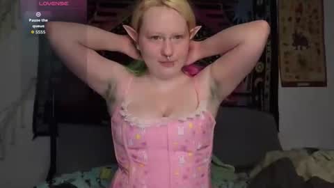 Snapshot of loricritter2 chatting on May 5, 10:34 am Lori Critter online show from May 5, 10:34 am