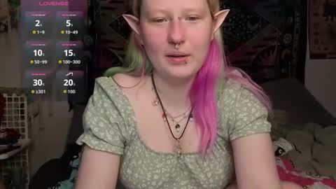 Snapshot of loricritter2 chatting on May 9, 1:22 am Lori Critter online show from May 9, 1:22 am
