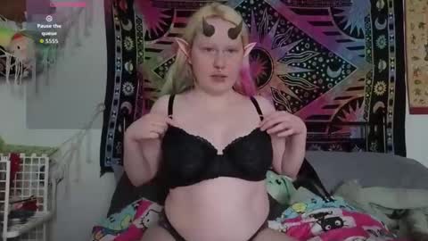 Snapshot of loricritter2 chatting on May 9, 10:15 pm Lori Critter online show from May 9, 10:15 pm