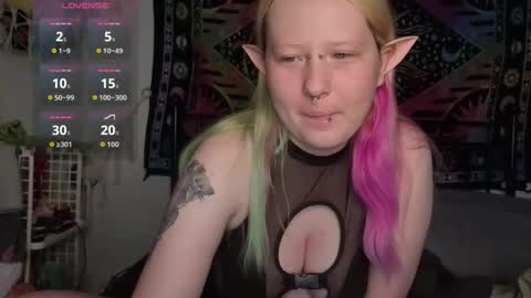 Snapshot of loricritter2 chatting on May 13, 10:34 am Lori Critter online show from May 13, 10:34 am