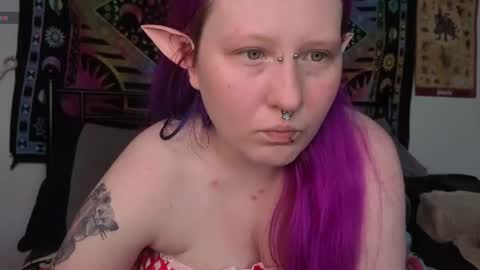 Snapshot of loricritter2 chatting on July 23, 10:40 pm Lori Critter online show from July 23, 10:40 pm