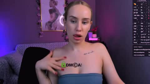Snapshot of lorraine_carter chatting on September 19, 10:54 pm Lora for u online show from September 19, 10:54 pm