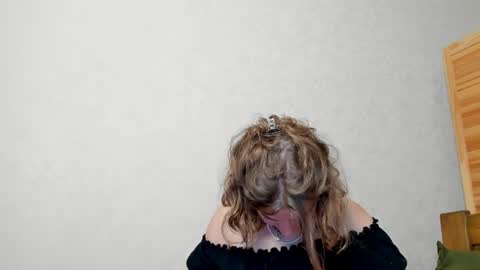 Snapshot of lost_moon chatting on June 24, 9:47 pm lost_moon online show from June 24, 9:47 pm