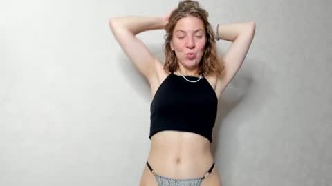 Snapshot of lost_moon chatting on July 27, 1:12 am lost_moon online show from July 27, 1:12 am