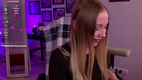 Emilia and Chelsea online show from October 24, 2:13 pm